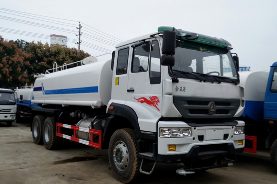 重汽19吨后双桥洒水车
