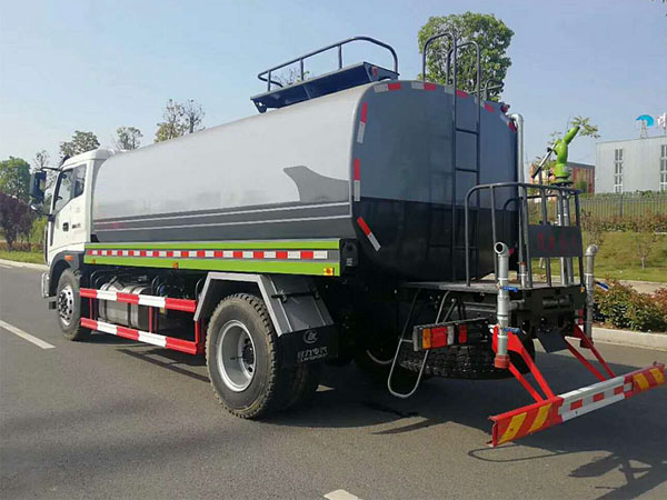福田瑞沃洒水车（12吨）